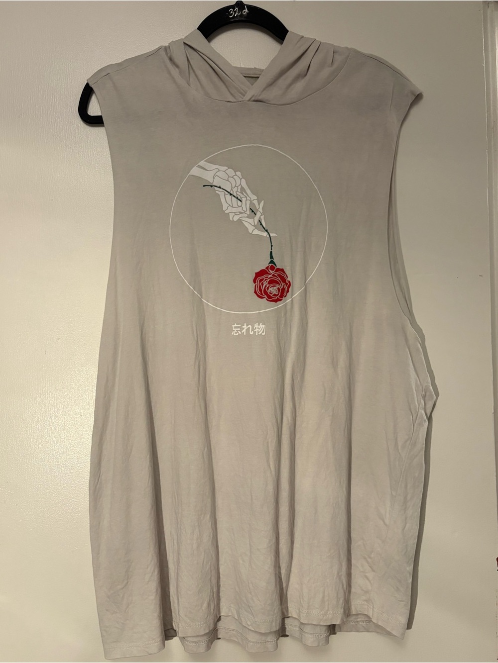 💀 🔥🌞2/$15 🔥 bone grey Japanese rose 🥀 hooded tank top